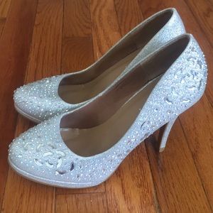 Women’s heels size 8